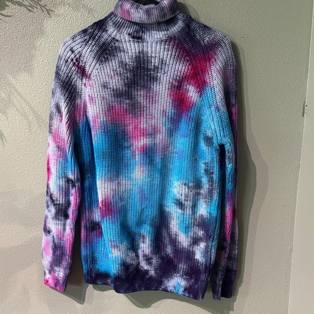 ZARA Tie-Dye Ribbed Turtleneck Sweater in Blue, Pink & Purple. Size Large